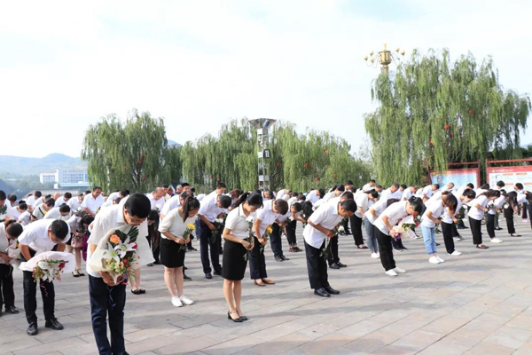 长治振兴旅游区纪念毛泽东同志逝世43周年