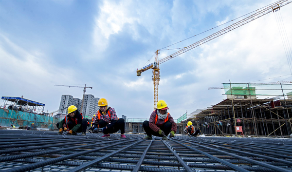 图为:长治高铁东站及站前道路配套设施工程项目施工现场