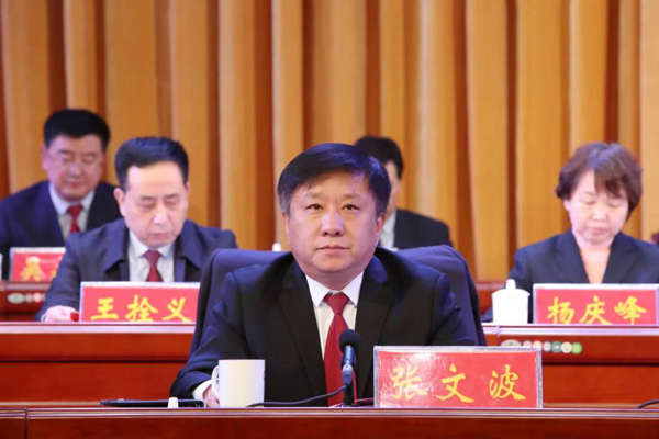 图为:沁源县委副书记,政法委书记张文波宣读表彰决定